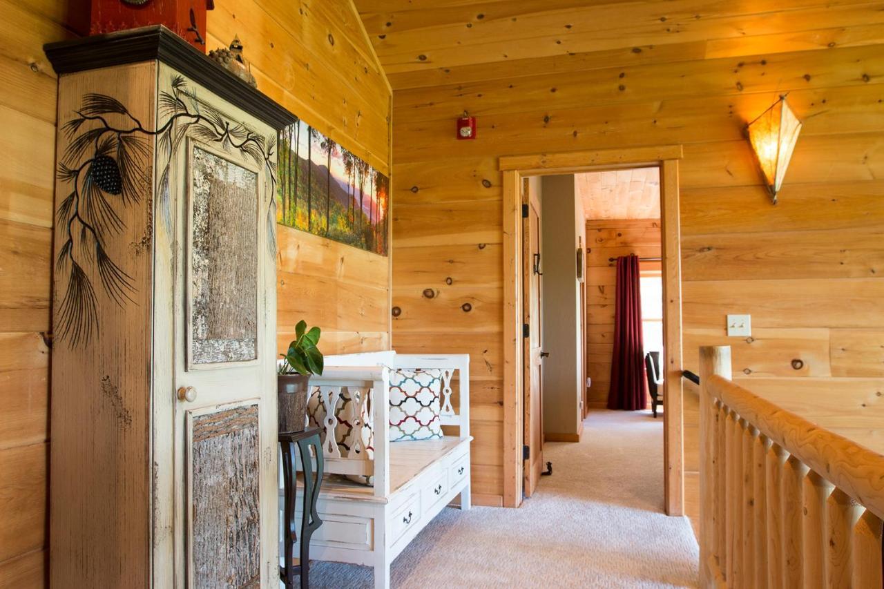 Valle Crucis Lazy Bear Lodge المظهر الخارجي الصورة