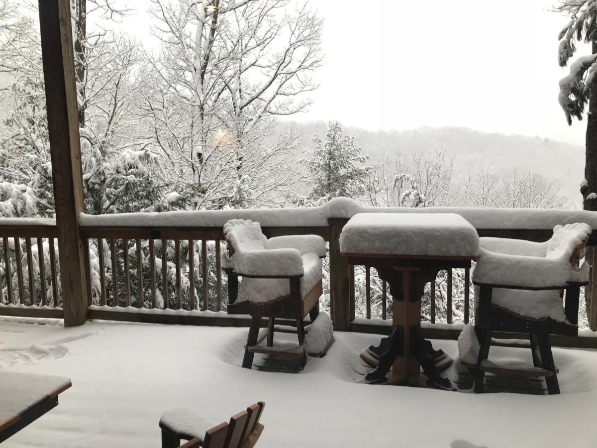 Valle Crucis Lazy Bear Lodge المظهر الخارجي الصورة